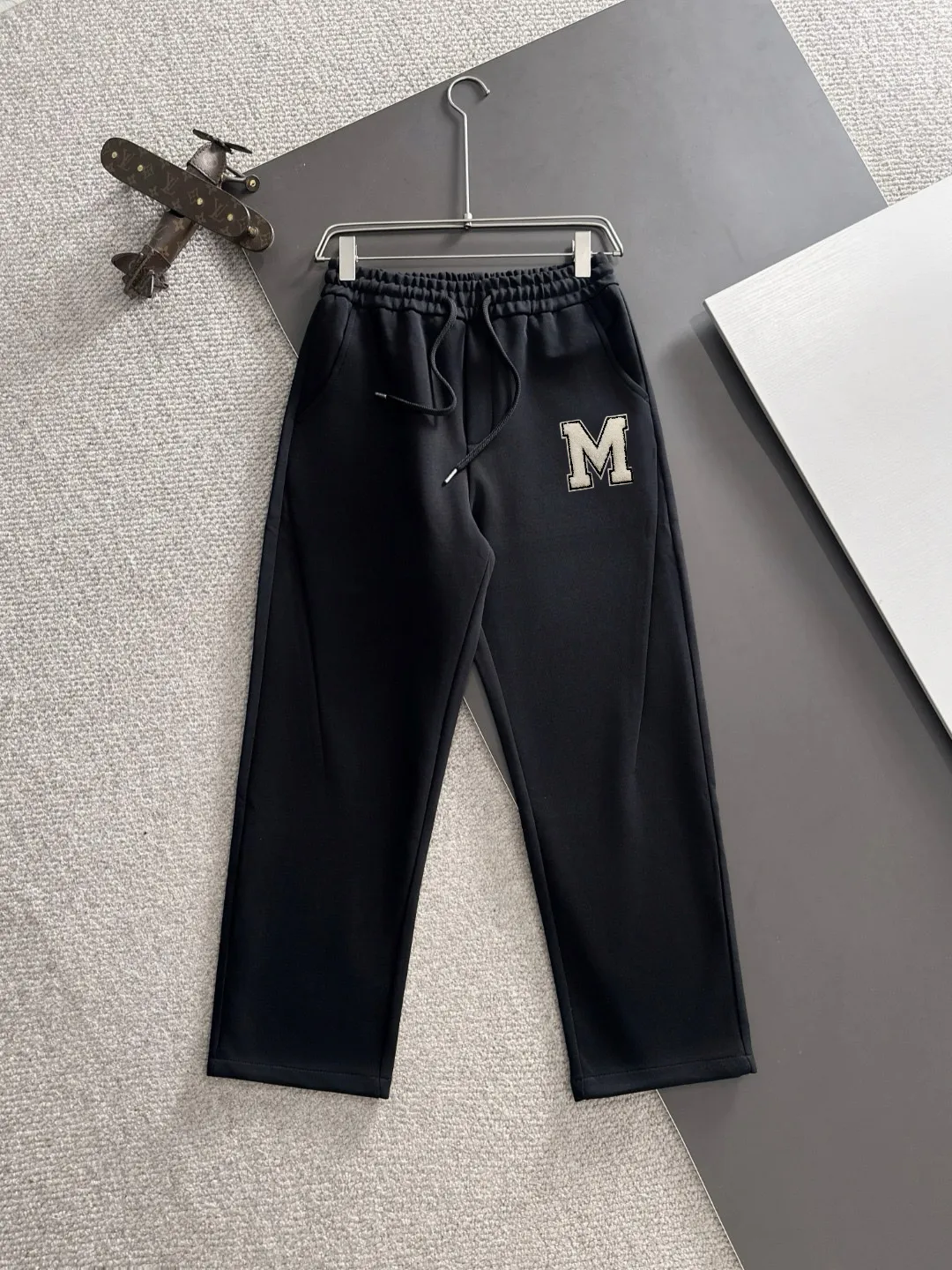 P155， （ ， ） Logo Black White ：Black Gray Light Gray Dark Gray Size 29-36